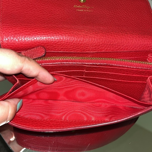 Salvatore Ferragamo Women’s Red Leather Wallet Goldtone Hardware Vintage - Picture 12 of 15